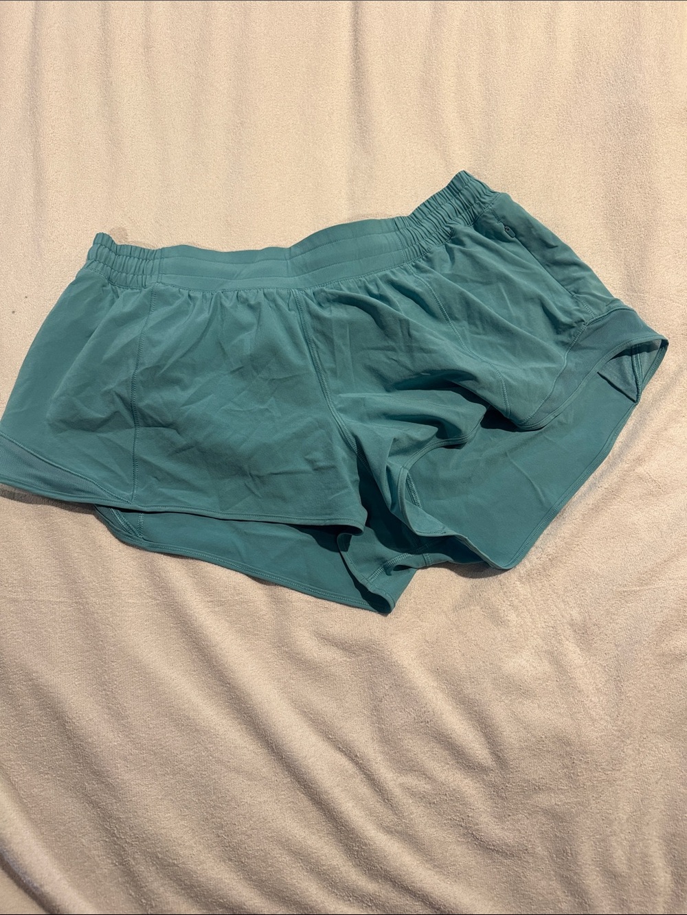Lululemon Hotty Hot Low-Rise Lined Short 2.5"
